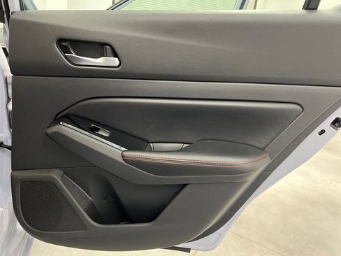 Used 2024 Nissan Altima 2.5 SR image 17