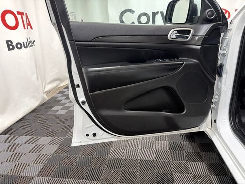 Used 2018 Jeep Grand Cherokee Altitude AWD/4WD image 19