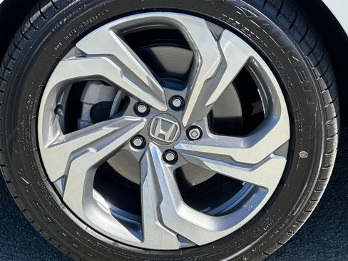 Used 2018 Honda Accord EX image 25