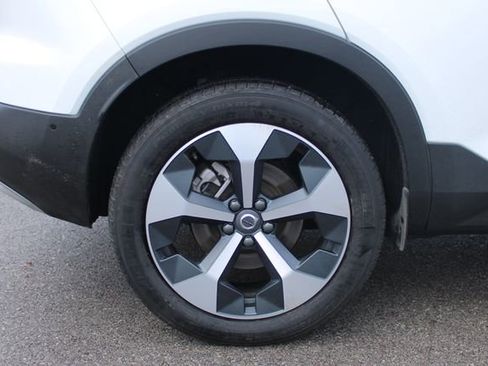 Used 2025 Volvo XC40 B5 Plus image 39