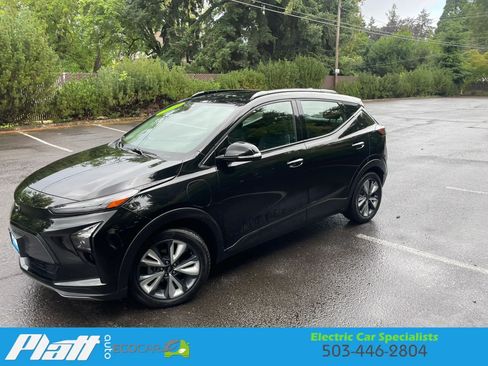 Used 2023 Chevrolet Bolt EUV LT w/ Convenience Package FWD image 3