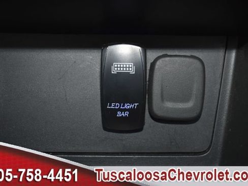 Used 2022 Chevrolet Colorado LT w/ Chrome Appearance Package AWD/4WD image 38