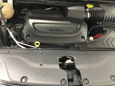 Used 2022 Chrysler Pacifica Touring-L AWD/4WD image 12