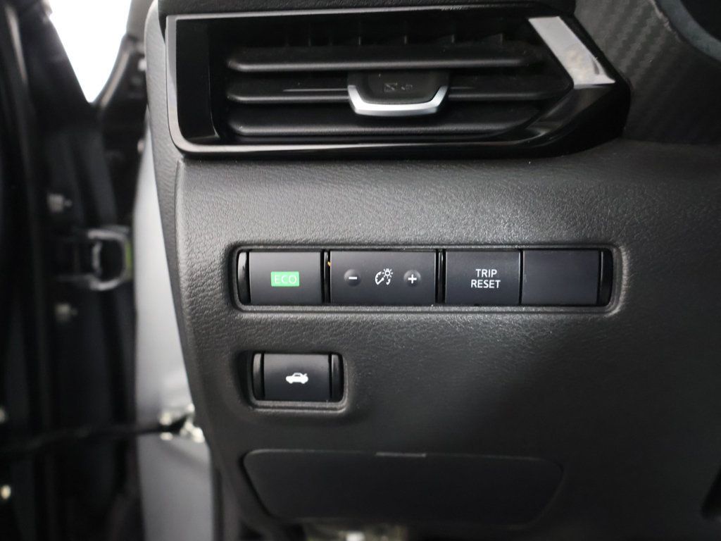 Used 2025 Nissan Sentra SV FWD image 37