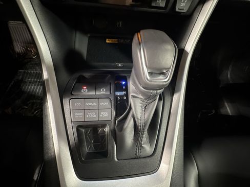 Used 2025 Toyota RAV4 XLE Premium image 27