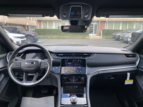 New 2025 Jeep Grand Cherokee L Altitude image 23