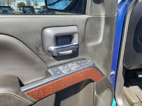 Used 2017 GMC Sierra 1500 SLE w/ SLE Value Package image 6