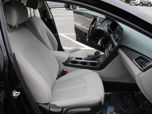 Used 2017 Hyundai Sonata SE FWD image 30
