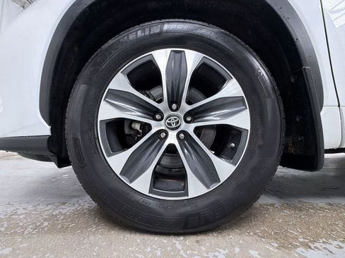Certified 2024 Toyota Highlander XLE AWD/4WD image 20