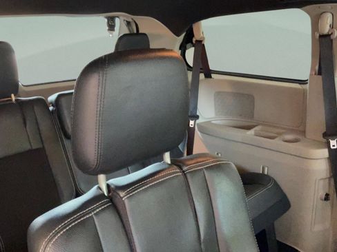 Used 2019 Dodge Grand Caravan SXT FWD image 24
