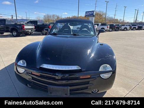 Used 2005 Chevrolet SSR w/ Preferred Equipment Group image 97