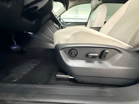 Used 2021 Volkswagen Tiguan SEL w/ 2-Row Tiguan MDO Package AWD/4WD image 15