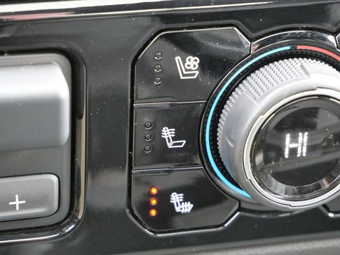 Used 2025 Chevrolet Silverado 2500 ZR2 w/ Technology Package image 45