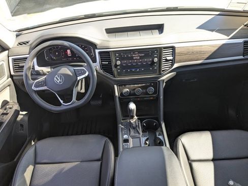Used 2023 Volkswagen Atlas SE w/ Black Wheel Package image 17