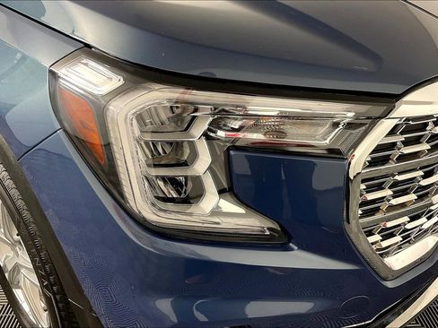 Used 2024 GMC Terrain SLE image 40