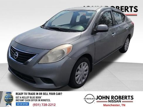 Used 2014 Nissan Versa SV FWD image 3