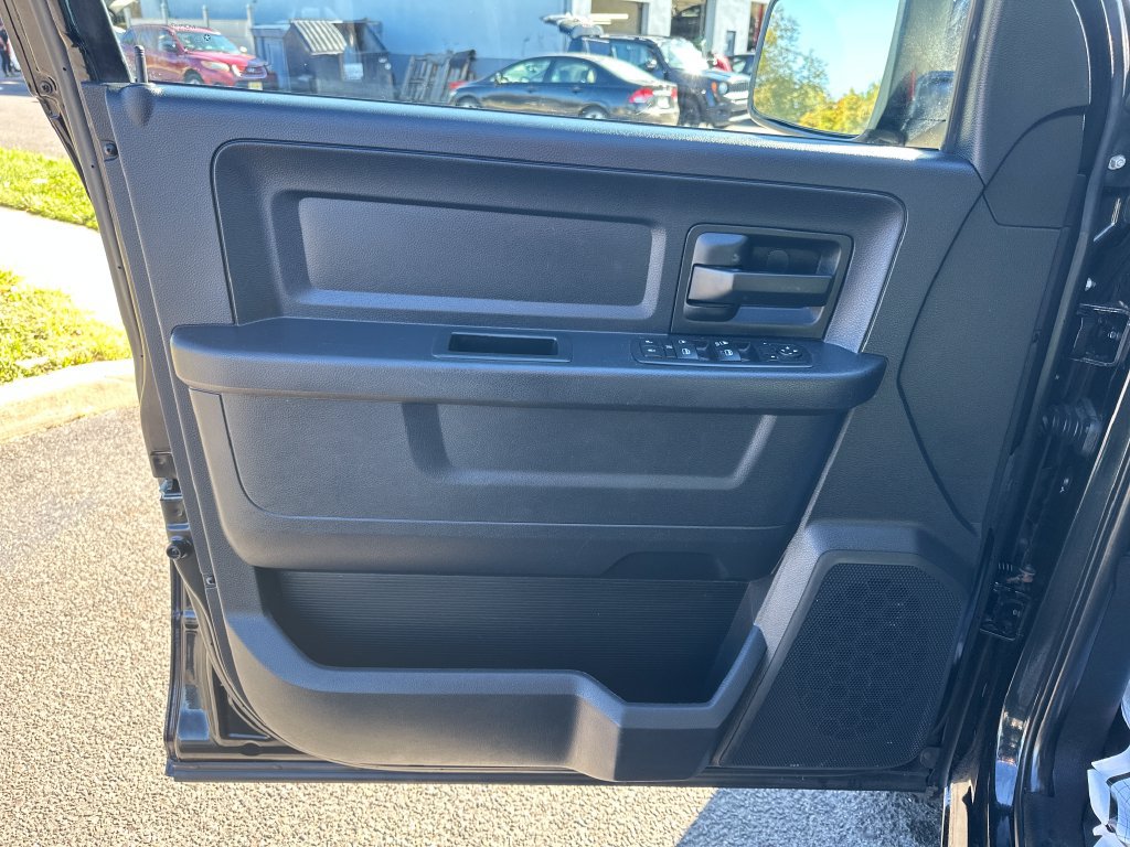 Used 2016 RAM 1500 Express AWD/4WD image 11