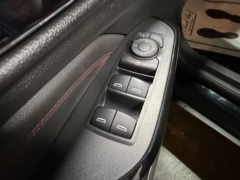 Used 2024 Chevrolet Trax RS FWD image 13