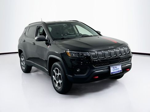 Used 2022 Jeep Compass Trailhawk w/ Trailhawk Convenience Group AWD/4WD image 3
