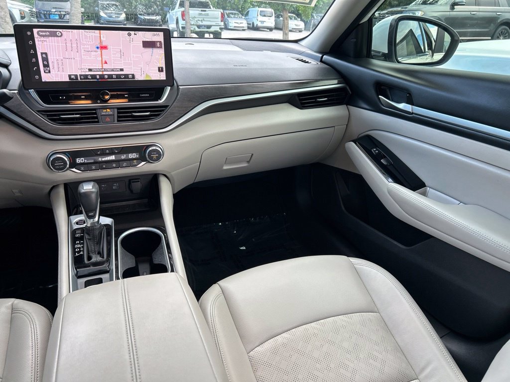 Used 2024 Nissan Altima 2.5 SL FWD image 11