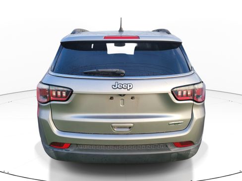 Used 2018 Jeep Compass Latitude w/ Popular Equipment Group FWD image 5
