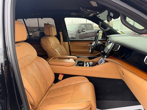 Used 2022 Jeep Grand Wagoneer Series III w/ Rear Seat Video Group 1 image 15