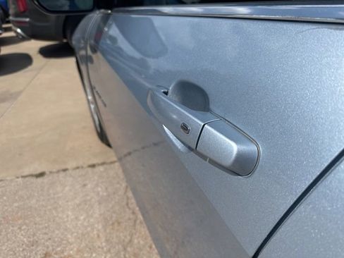Used 2018 Chevrolet Malibu LT FWD image 3