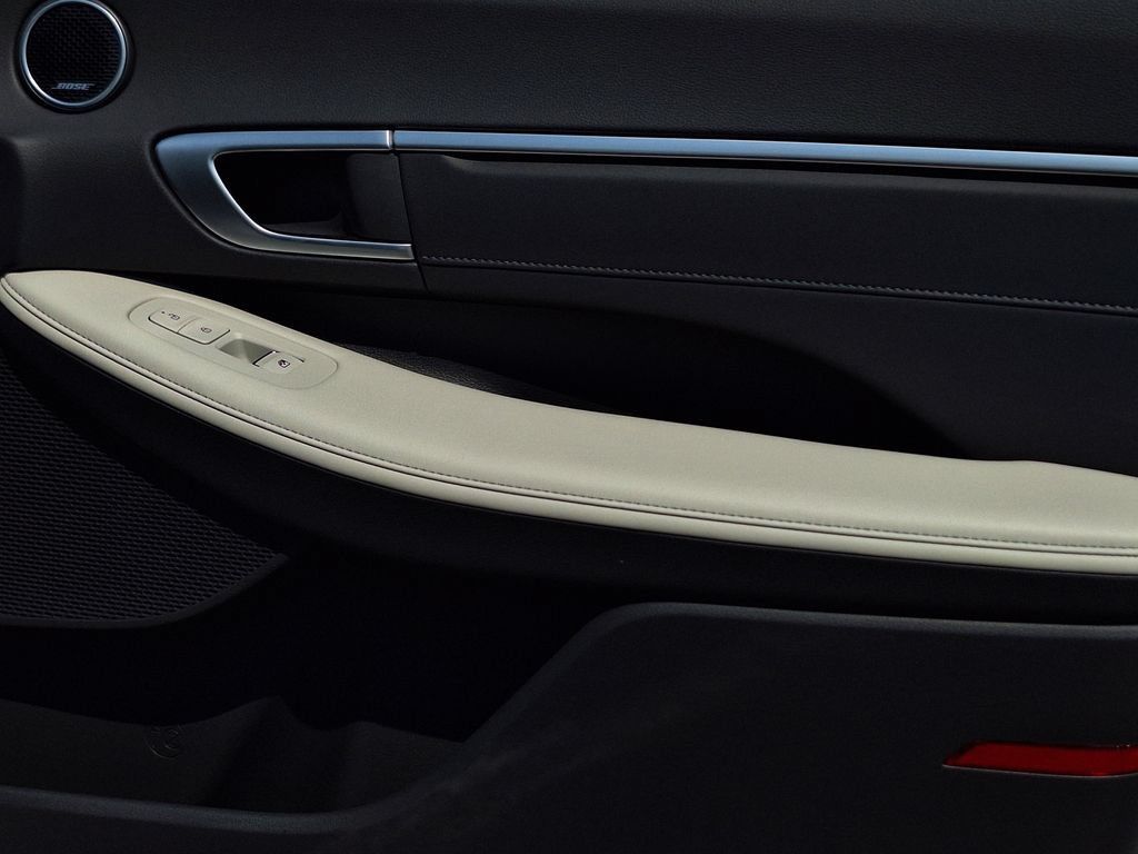 Certified 2025 Hyundai Sonata Limited FWD image 29