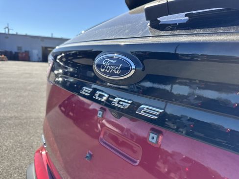 Used 2023 Ford Edge SEL image 32