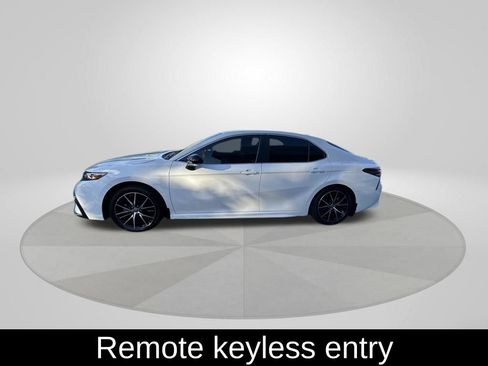Used 2024 Toyota Camry SE w/ Convenience Package image 4