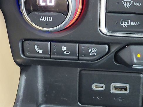 Used 2021 Chevrolet Suburban Premier w/ Premium Package AWD/4WD image 38