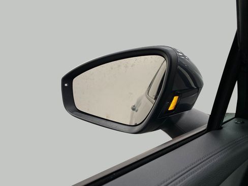 New 2025 Volkswagen Tiguan SE image 18