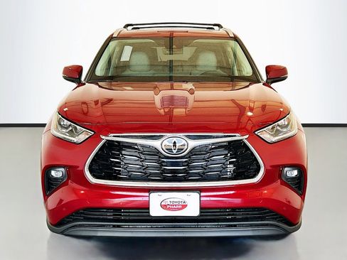 New 2026 Toyota Highlander Limited AWD/4WD image 2