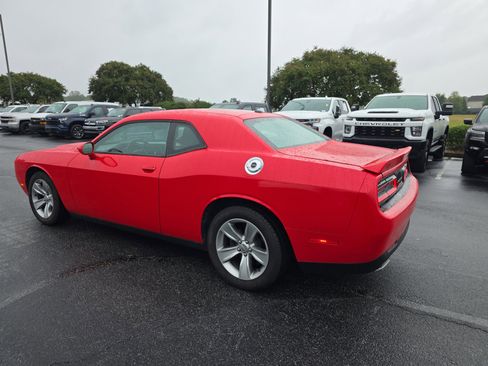 Used 2019 Dodge Challenger SXT image 8