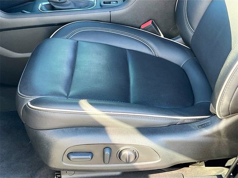 Used 2023 Chevrolet Traverse Premier image 20