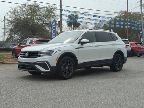 Used 2023 Volkswagen Tiguan SE image 8