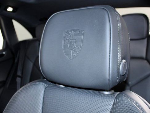 Certified 2025 Porsche Macan image 21