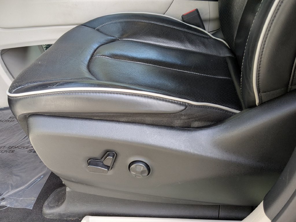Used 2023 Chrysler Pacifica Limited FWD image 13