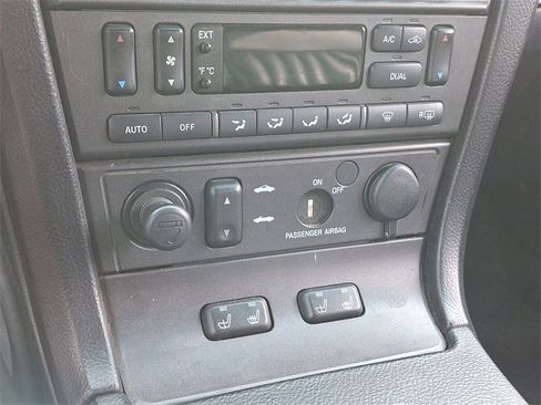 Used 2005 Ford Thunderbird image 20