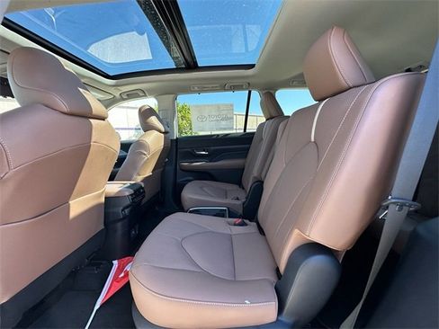 New 2026 Toyota Grand Highlander AWD Hybrid image 28