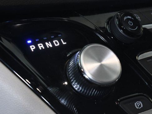 Used 2024 Chrysler Pacifica Touring-L FWD image 35