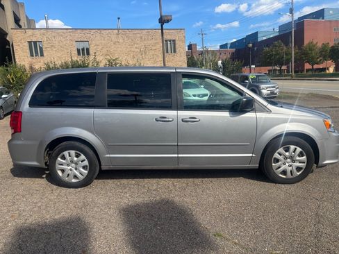 Used 2017 Dodge Grand Caravan SE w/ Power Window Group FWD image 7