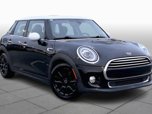 Used 2019 MINI Cooper 4-Door Hardtop w/ Premium Package image 2