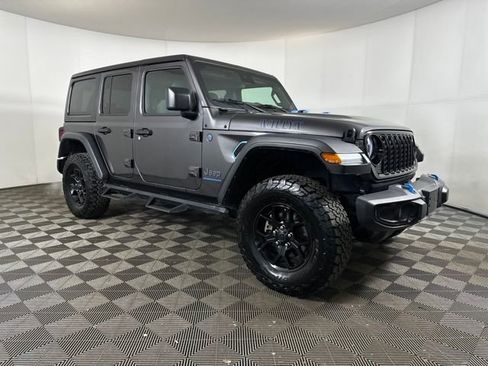Used 2024 Jeep Wrangler Unlimited image 2