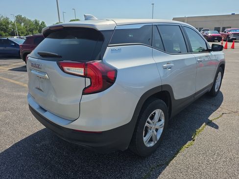 Used 2022 GMC Terrain SLE FWD image 4
