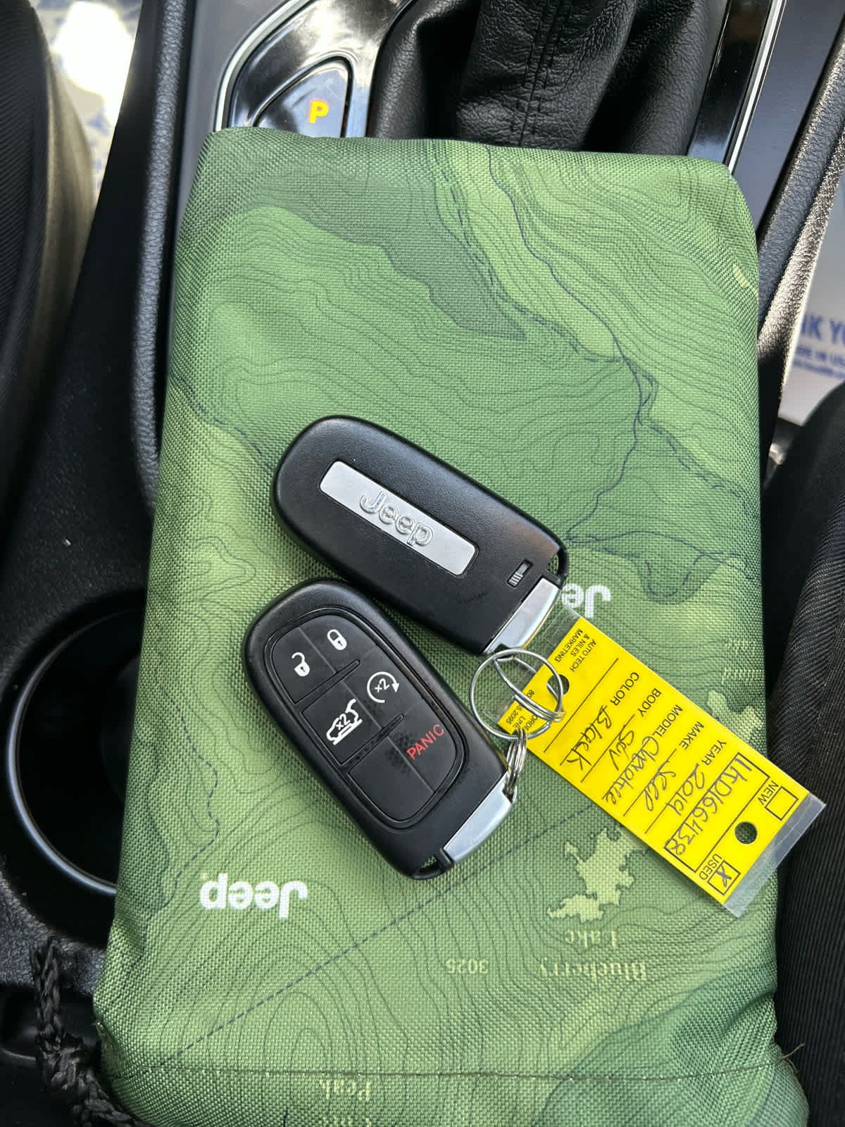 Used 2019 Jeep Cherokee Overland w/ Technology Group AWD/4WD image 25