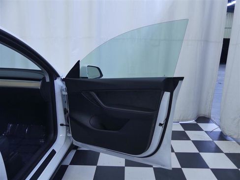 Used 2021 Tesla Model Y Long Range AWD/4WD image 25