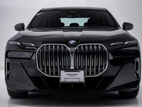 Used 2025 BMW 740i xDrive image 6