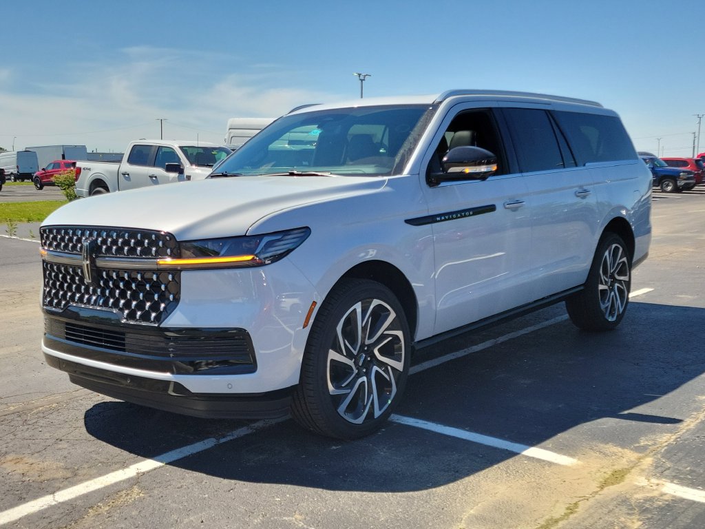 New 2026 Lincoln Navigator L Black Label AWD/4WD image 8