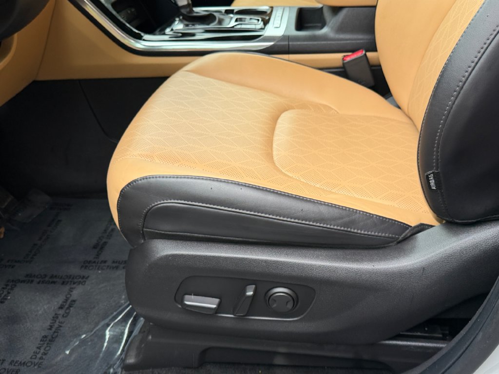 Used 2024 Kia Carnival EX FWD image 17